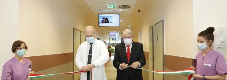 Dr. Andréka Péter és Dr. Kásler Miklós szalagvágáskor
